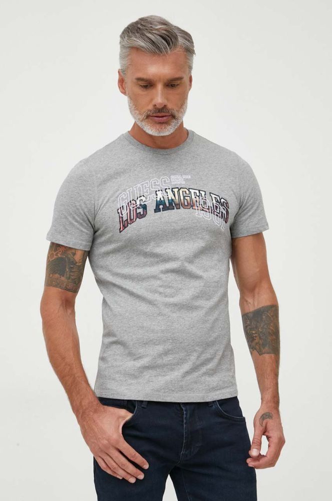 Бавовняна футболка Guess колір сірий з аплікацією (3398469)