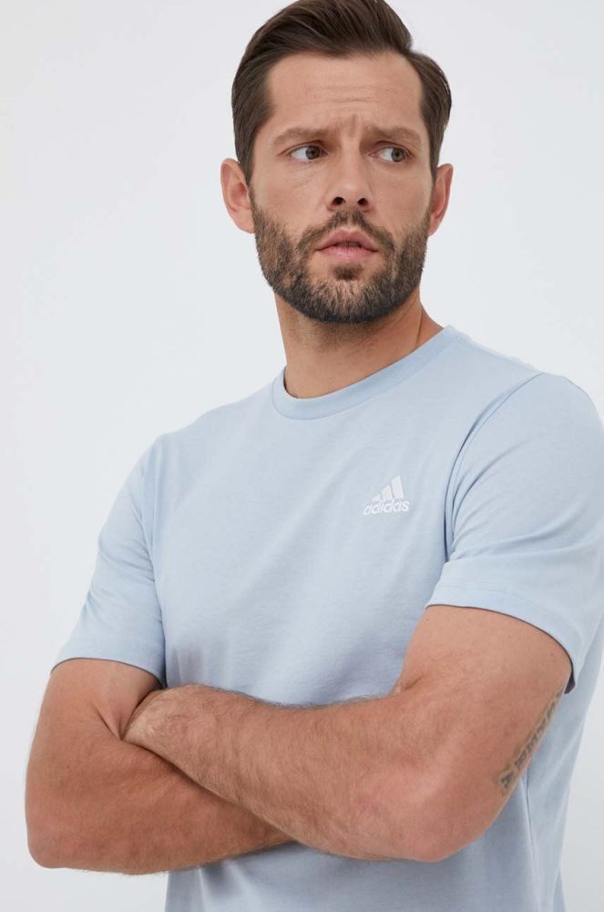 Бавовняна футболка adidas однотонний колір блакитний (3333273)