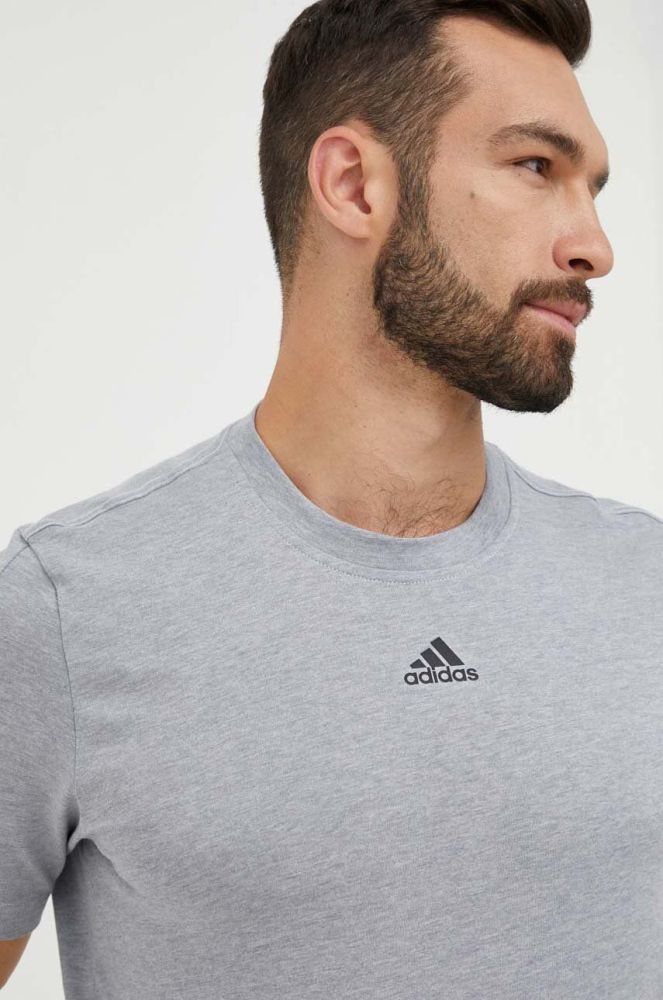 Футболка adidas чоловічий з принтом колір блакитний