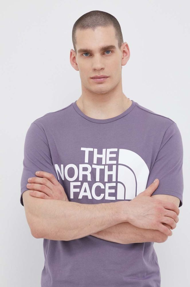Футболка The North Face чоловічий колір фіолетовий з принтом